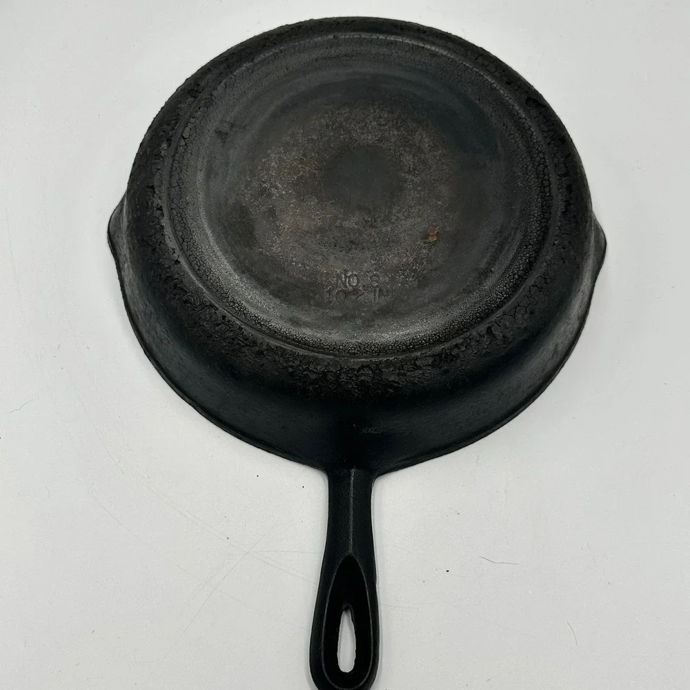 Vintage Cast Iron Skillet No 8‎ 10 5/8 Inch Black Round Restoration Project Pan